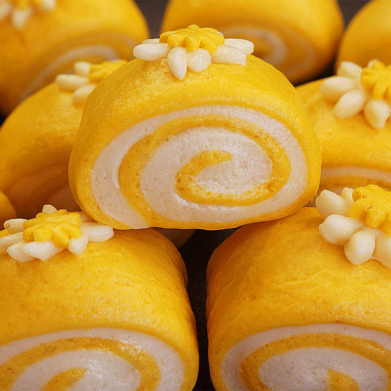 Dwie kolorowe bułka